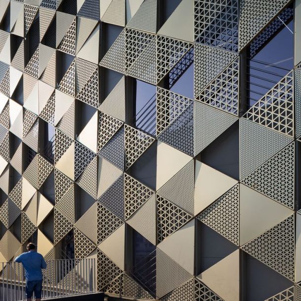 نمای مدرن فلزی پانچ متال