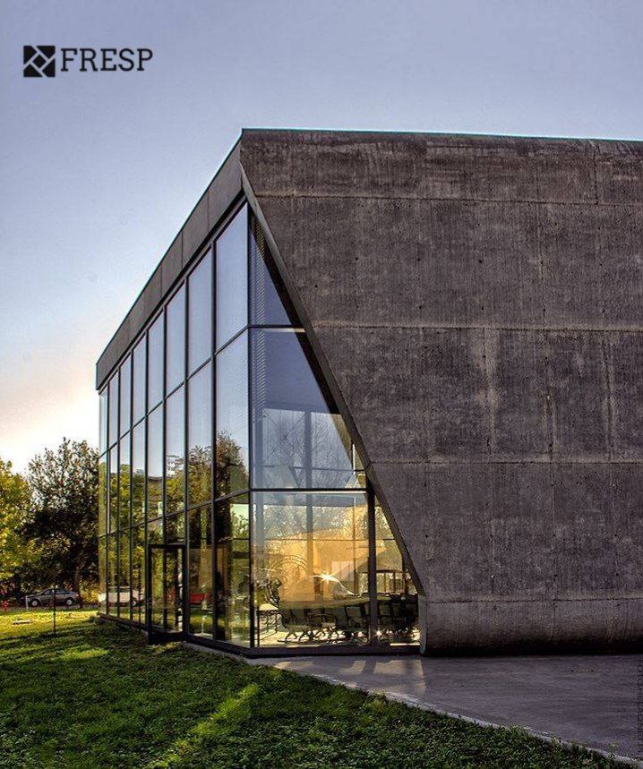 استفاده بیشتر از شیشه در طراحی نما مدرن به منظور استفاده بیشتر از نور طبیعی