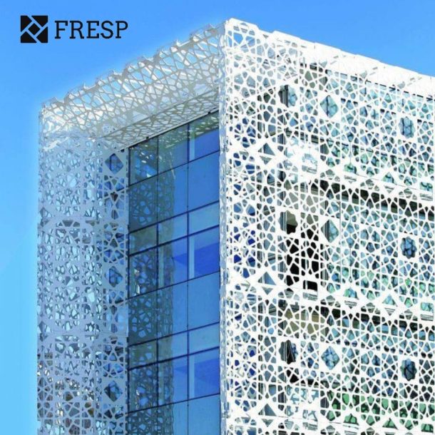 ساختمان با نمای فلزی پانچ متال