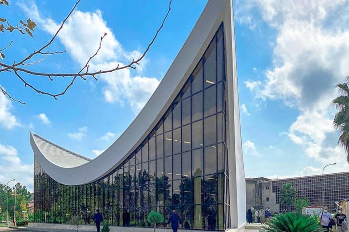 نمای کرتین وال ساختمان دانشگاه گیلان از پروژه های شرکت فرسپ