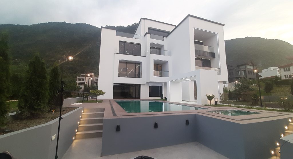 ویلا لوکس مدرن واقع در منطقه دریا منظر